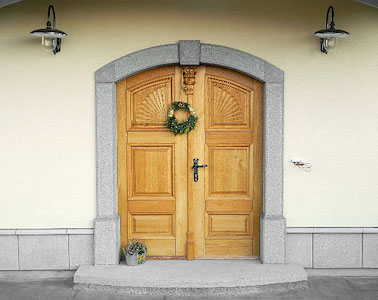 Betonski portal in vrata